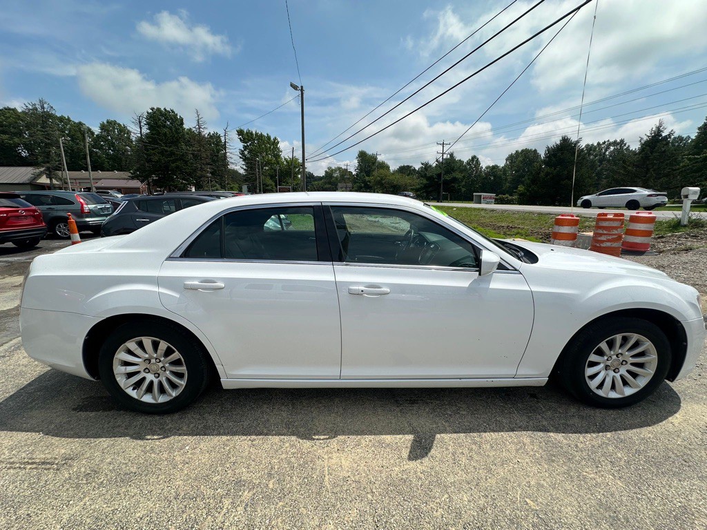 2014 Chrysler 300 Image 14