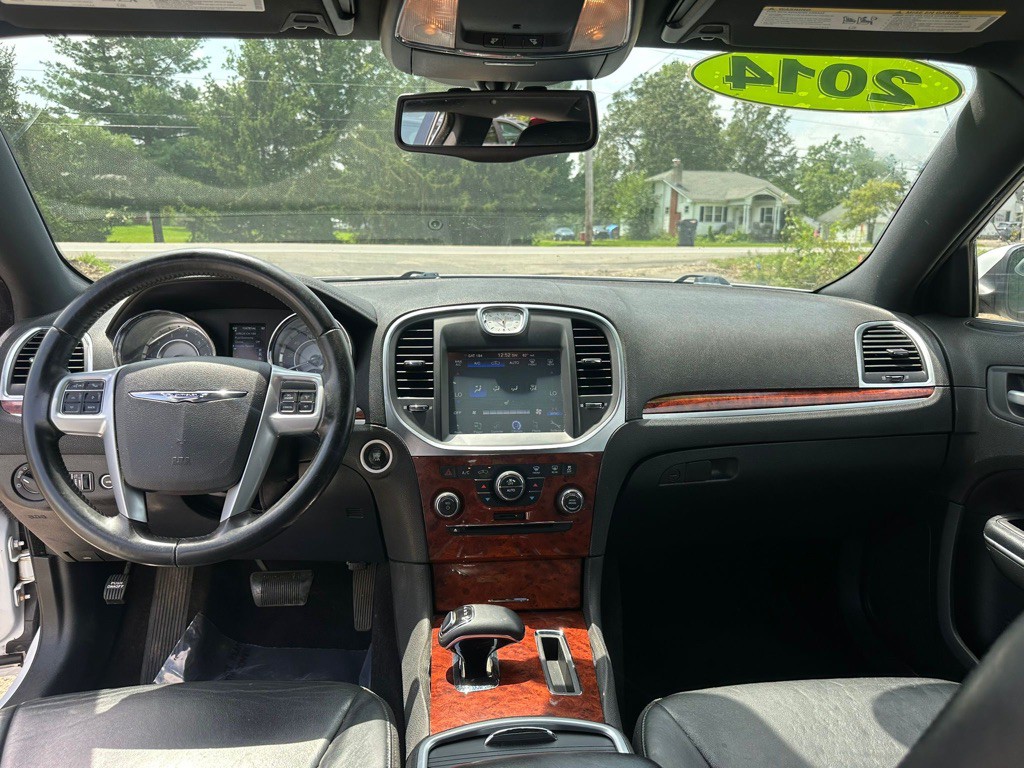 2014 Chrysler 300 Image 21