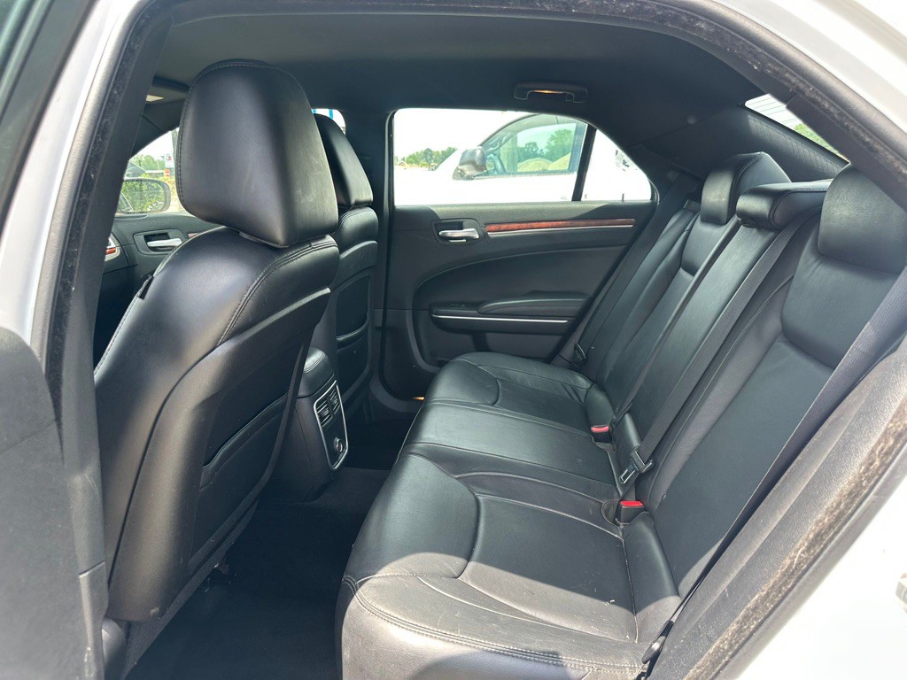 2014 Chrysler 300 Image 22