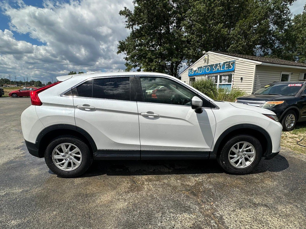 2019 Mitsubishi Eclipse Image 2