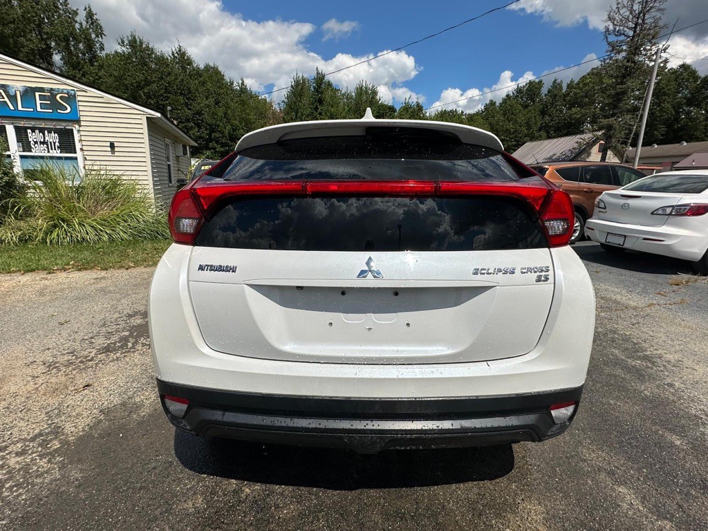 2019 Mitsubishi Eclipse Image 3