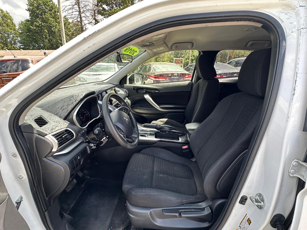 2019 Mitsubishi Eclipse Image 9