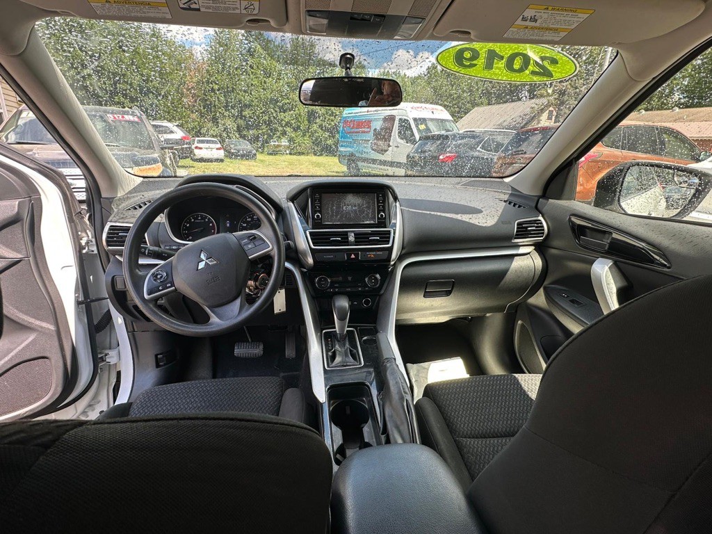 2019 Mitsubishi Eclipse Image 10