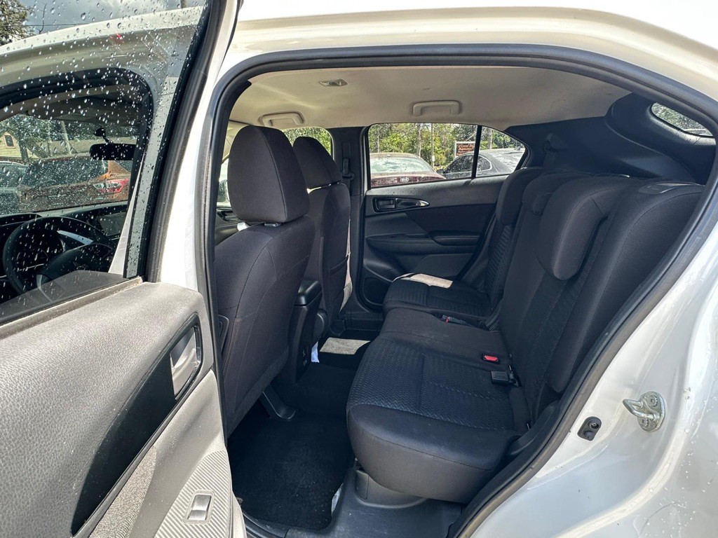 2019 Mitsubishi Eclipse Image 11