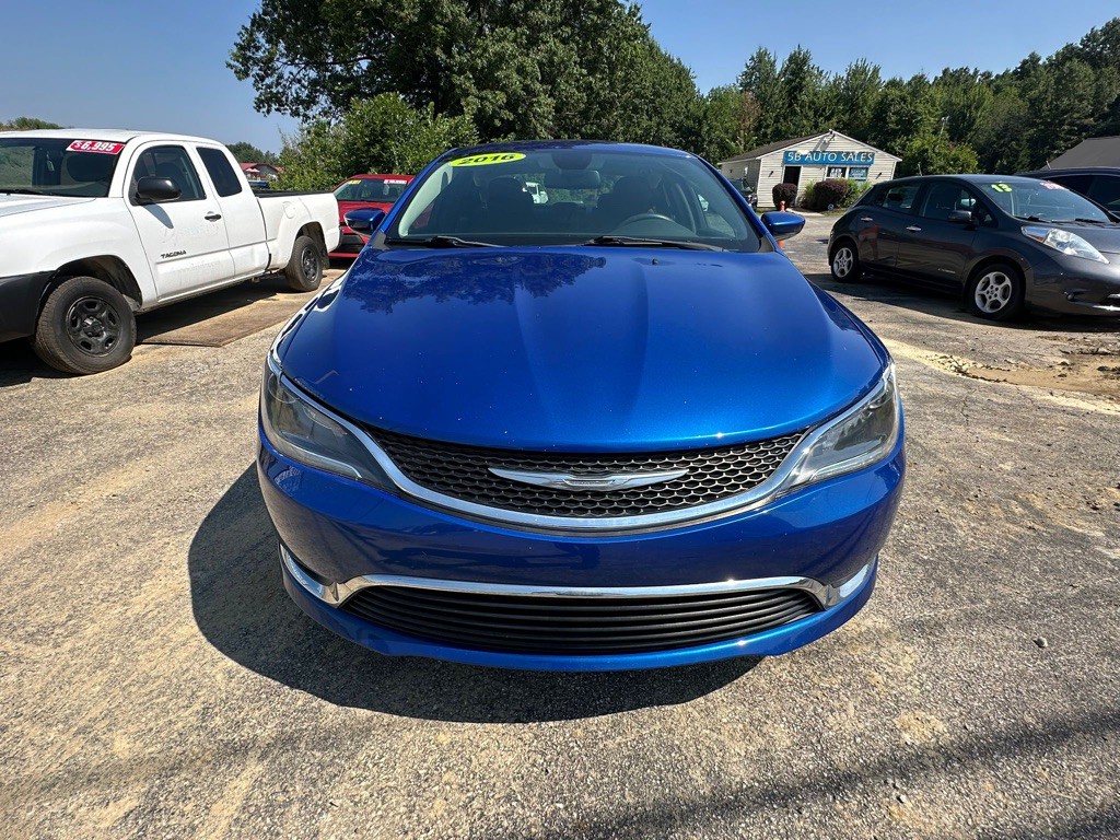 2016 Chrysler 200 Image 3