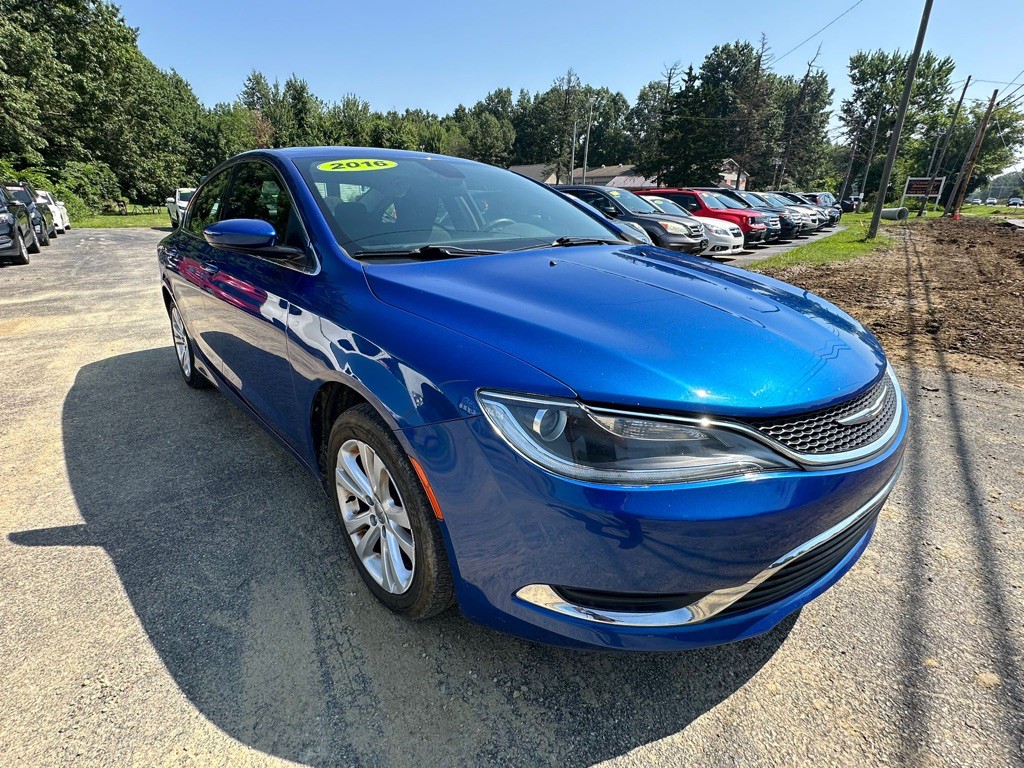 2016 Chrysler 200 Image 4