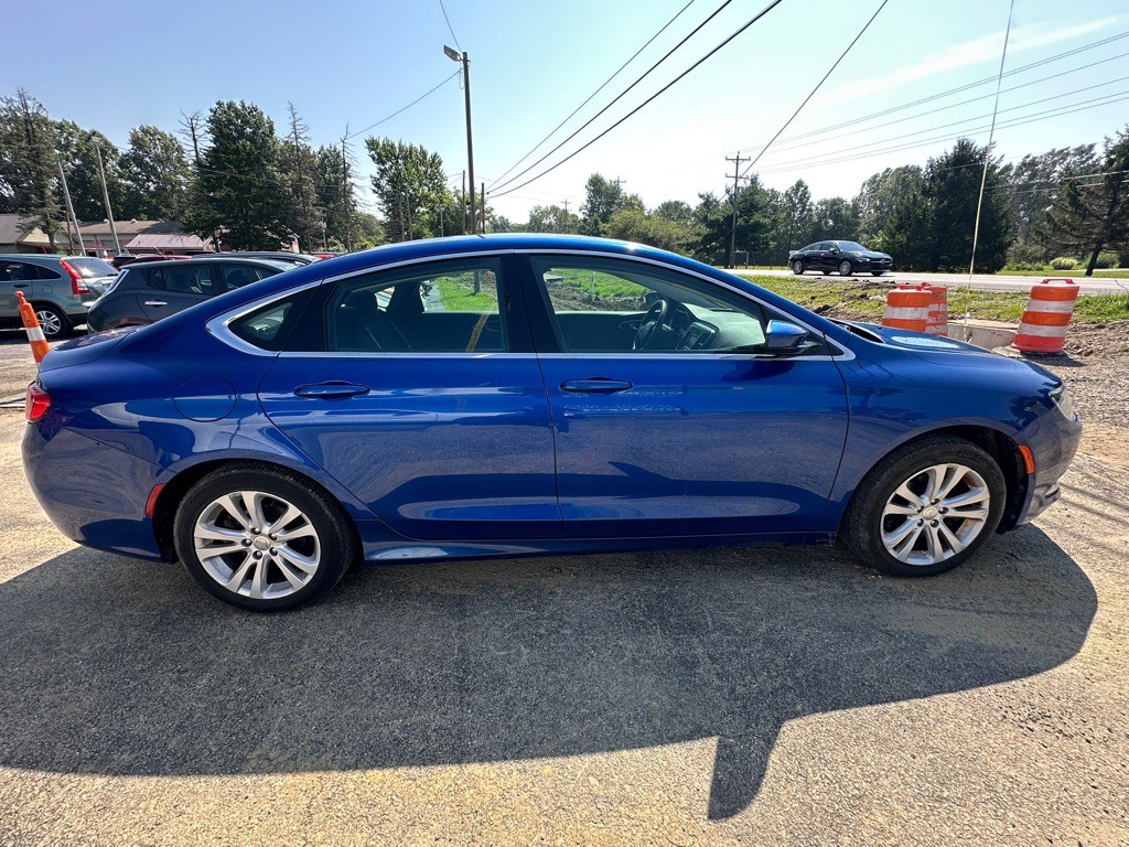 2016 Chrysler 200 Image 5