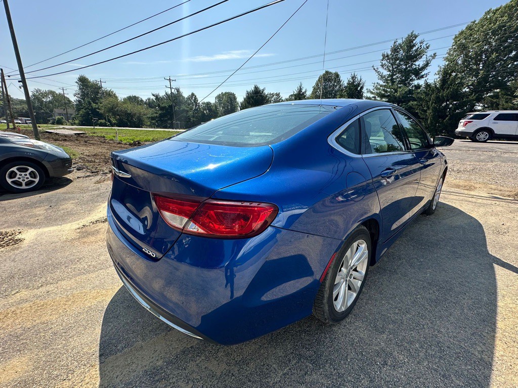 2016 Chrysler 200 Image 6