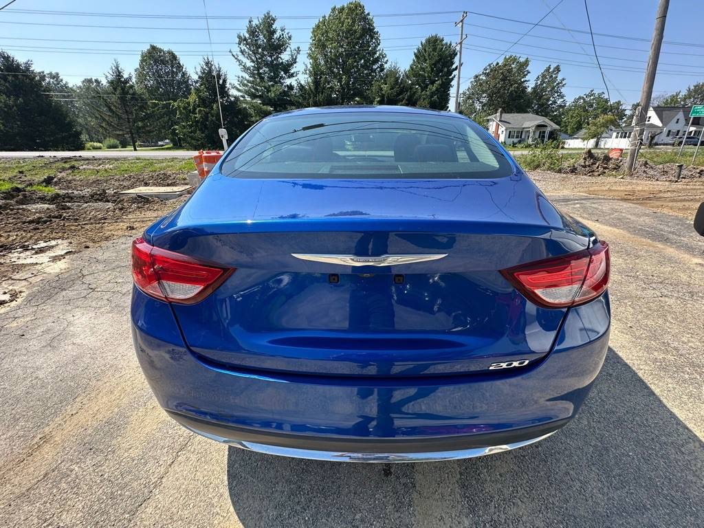 2016 Chrysler 200 Image 7