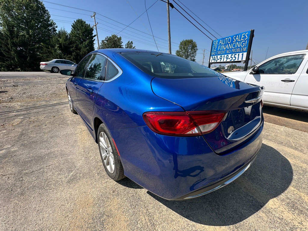 2016 Chrysler 200 Image 8