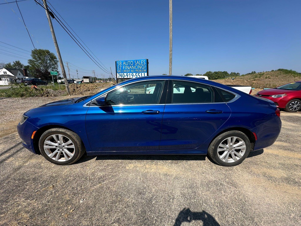 2016 Chrysler 200 Image 9