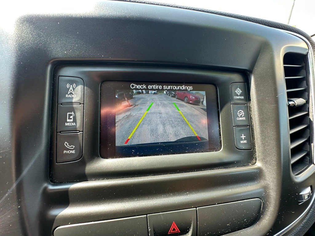 2016 Chrysler 200 Image 10
