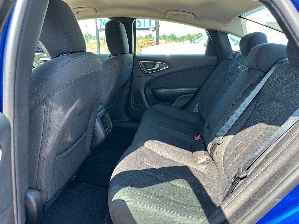 2016 Chrysler 200 Image 13
