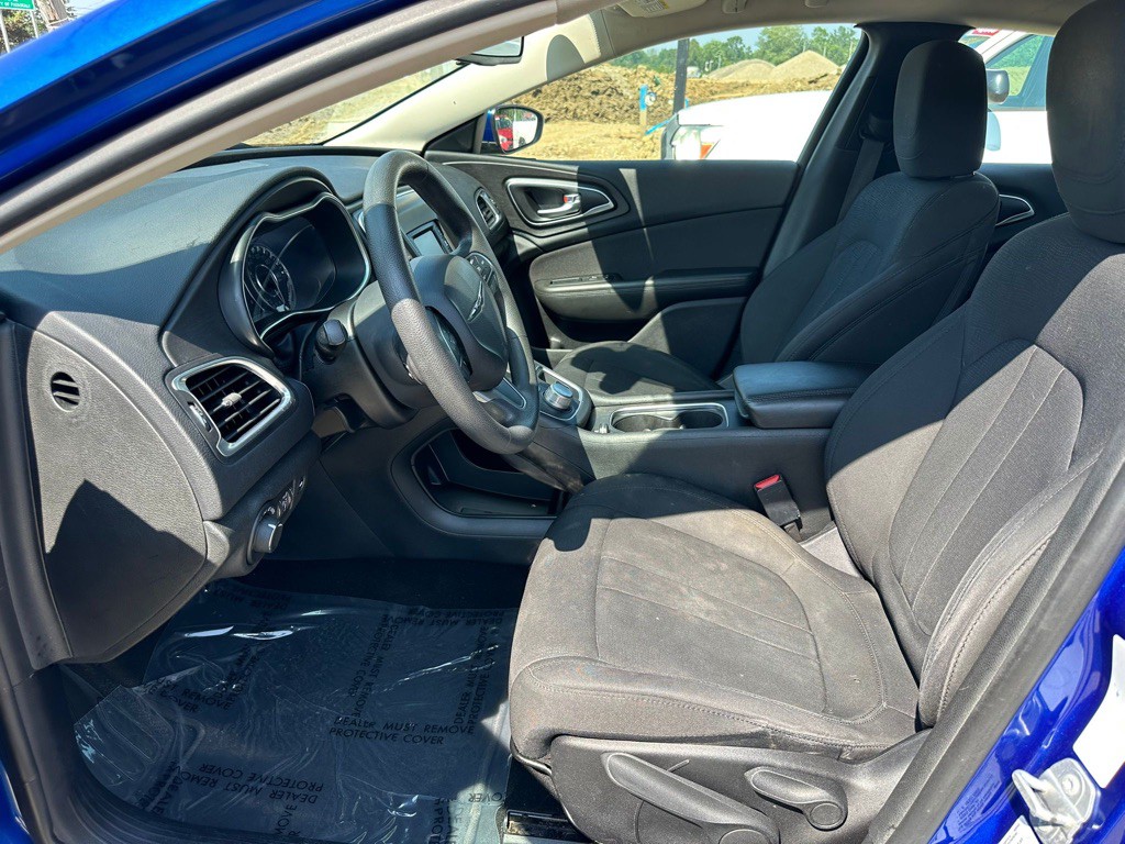 2016 Chrysler 200 Image 14