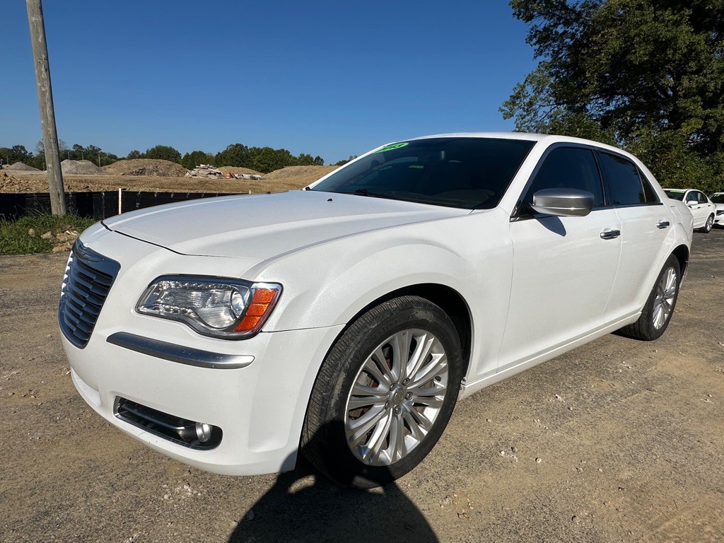 2013 Chrysler 300 Image 2