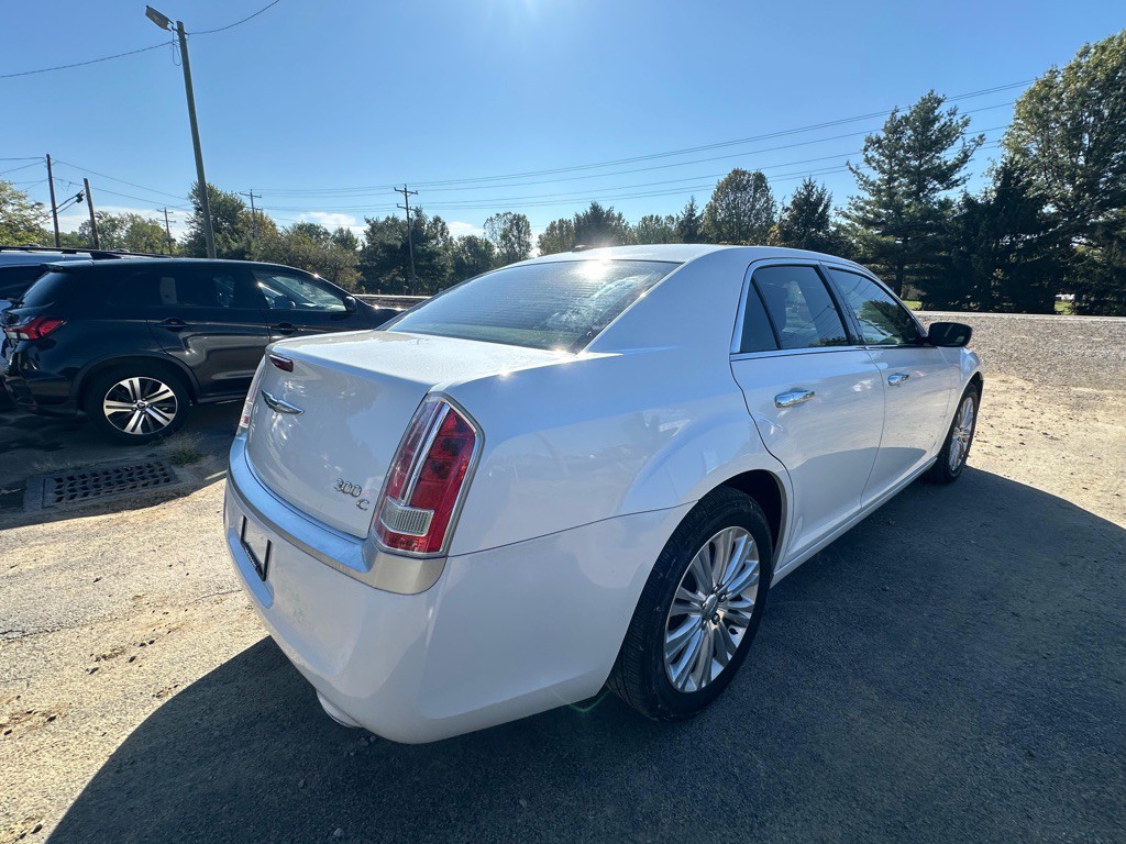 2013 Chrysler 300 Image 3