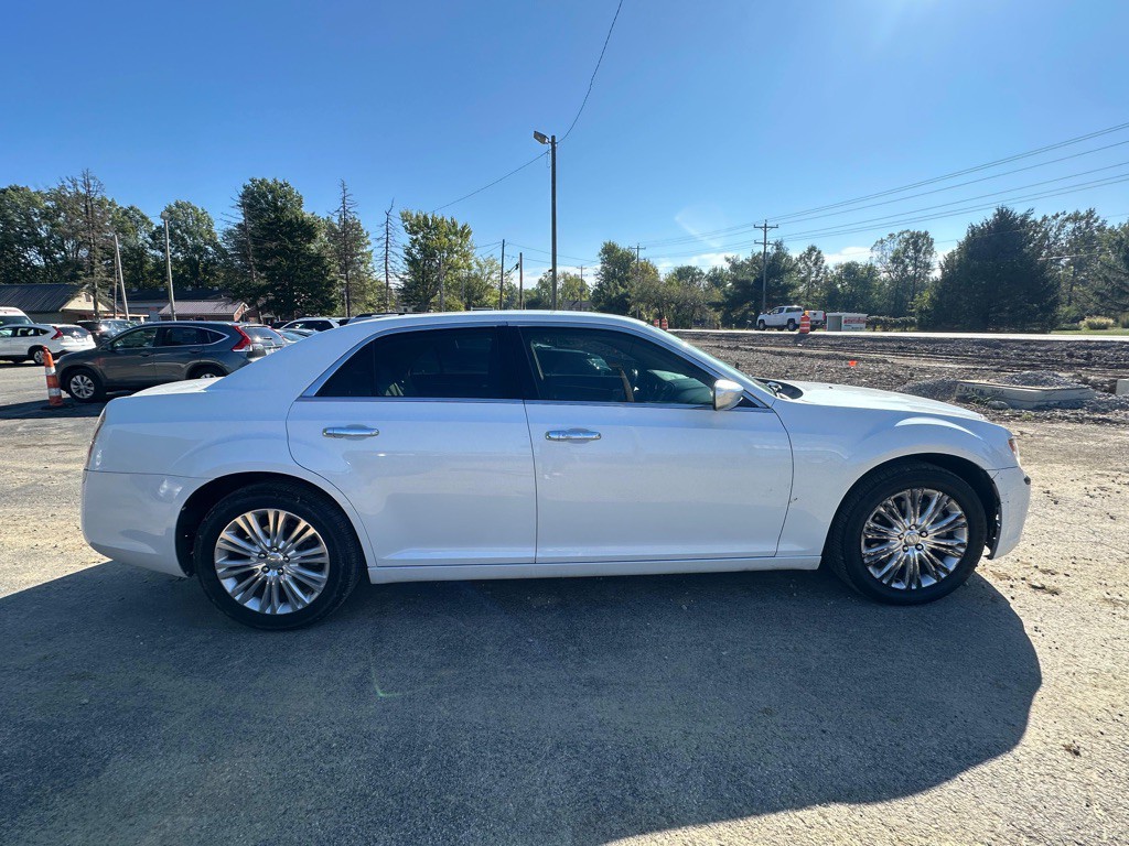 2013 Chrysler 300 Image 5