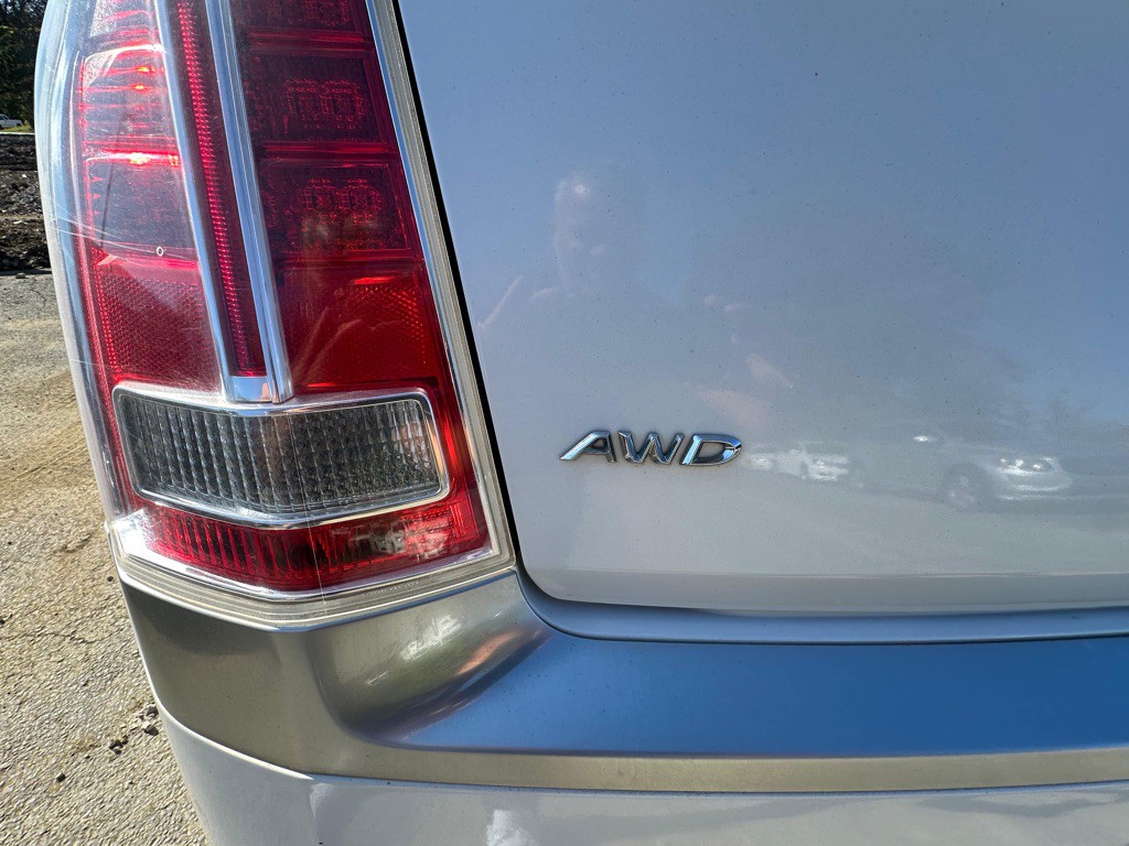 2013 Chrysler 300 Image 7