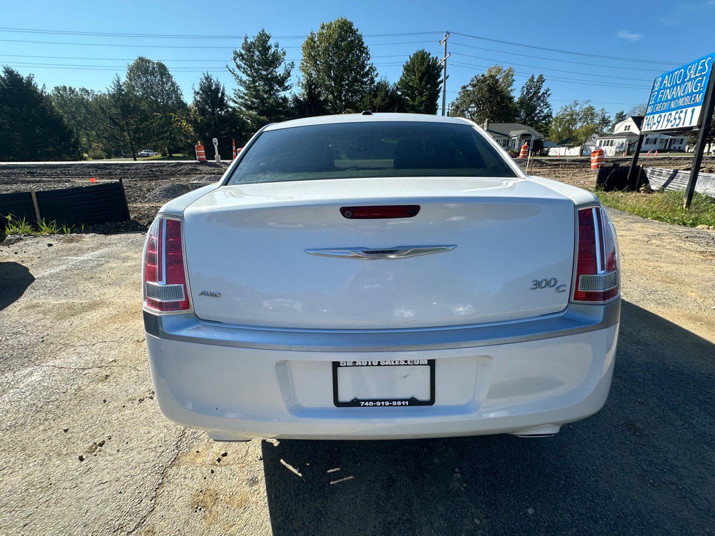 2013 Chrysler 300 Image 8