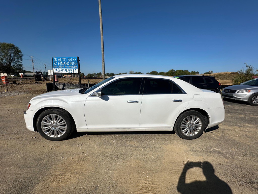 2013 Chrysler 300 Image 10