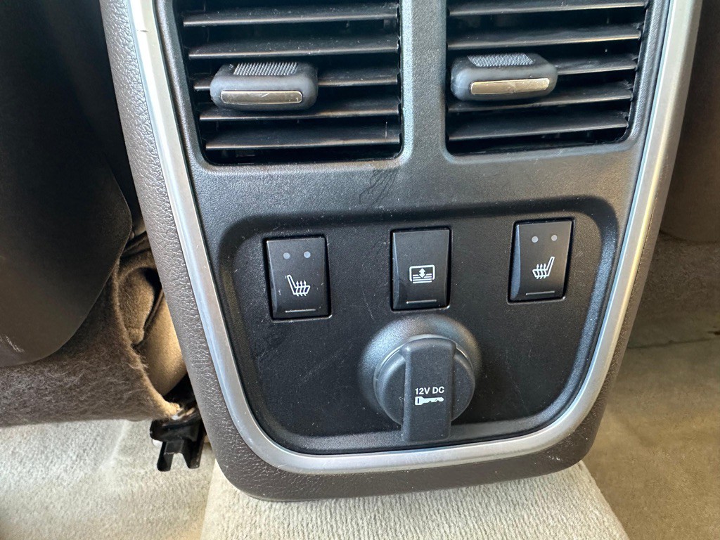 2013 Chrysler 300 Image 12
