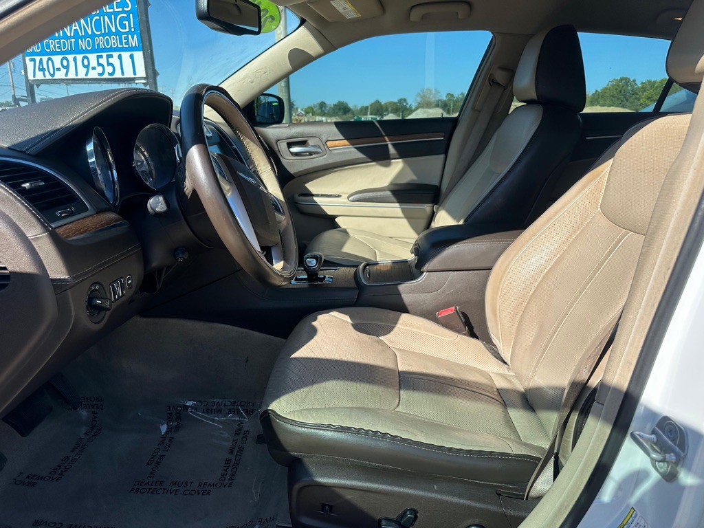 2013 Chrysler 300 Image 13