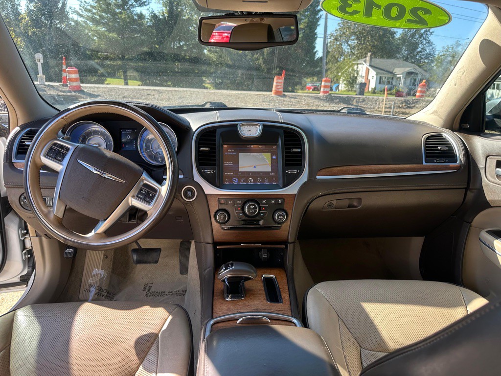 2013 Chrysler 300 Image 14