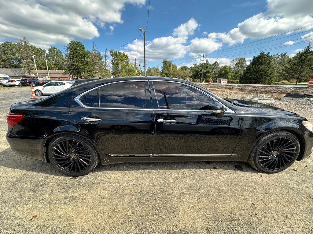 2010 Lexus LS Image 8