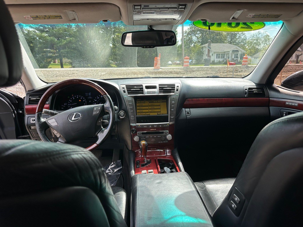 2010 Lexus LS Image 12
