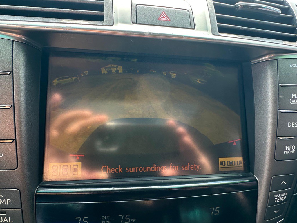 2010 Lexus LS Image 15