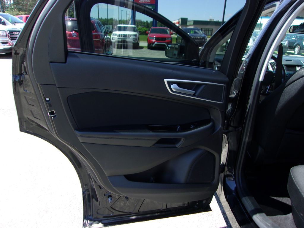 2018 Ford Edge Image 12