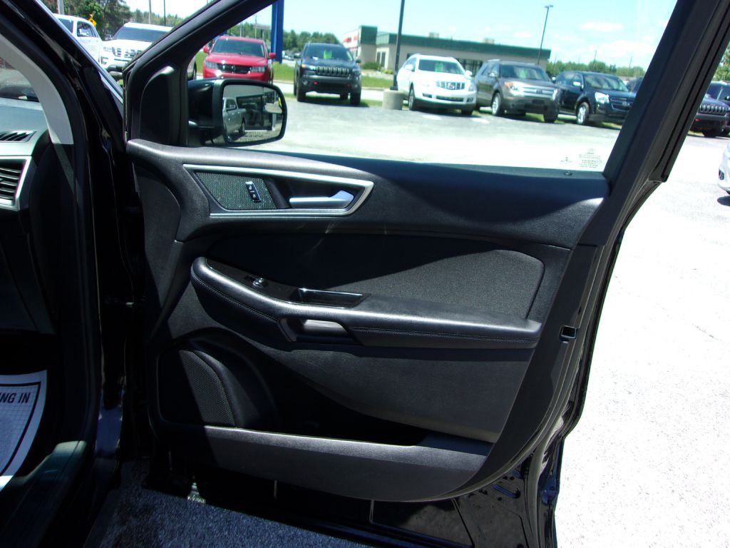 2018 Ford Edge Image 17