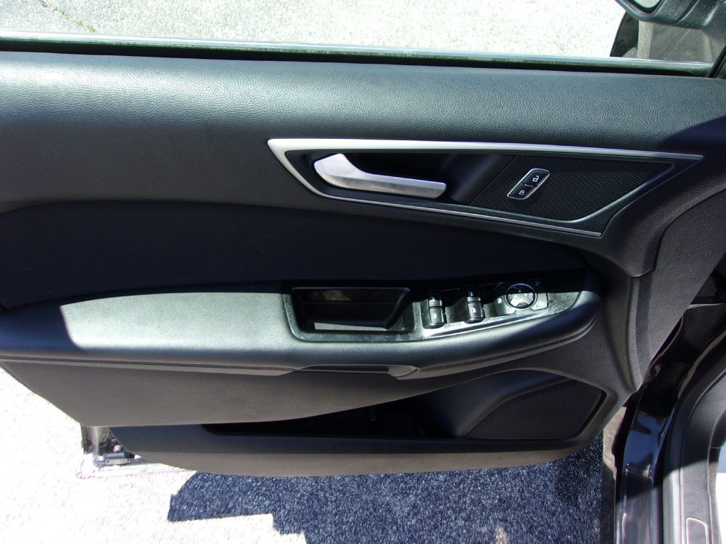 2018 Ford Edge Image 30