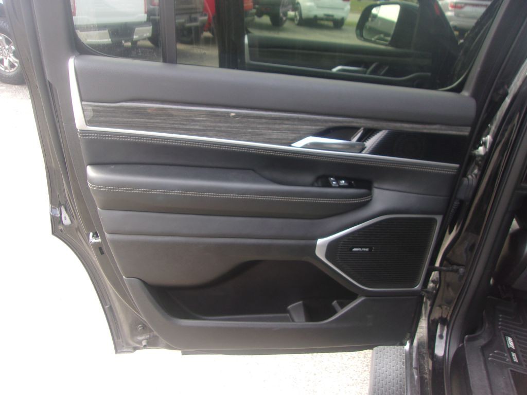 2022 Jeep Wagoneer Image 12