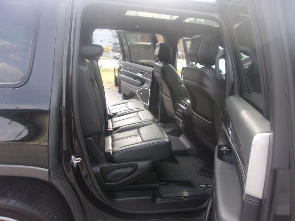 2022 Jeep Wagoneer Image 14