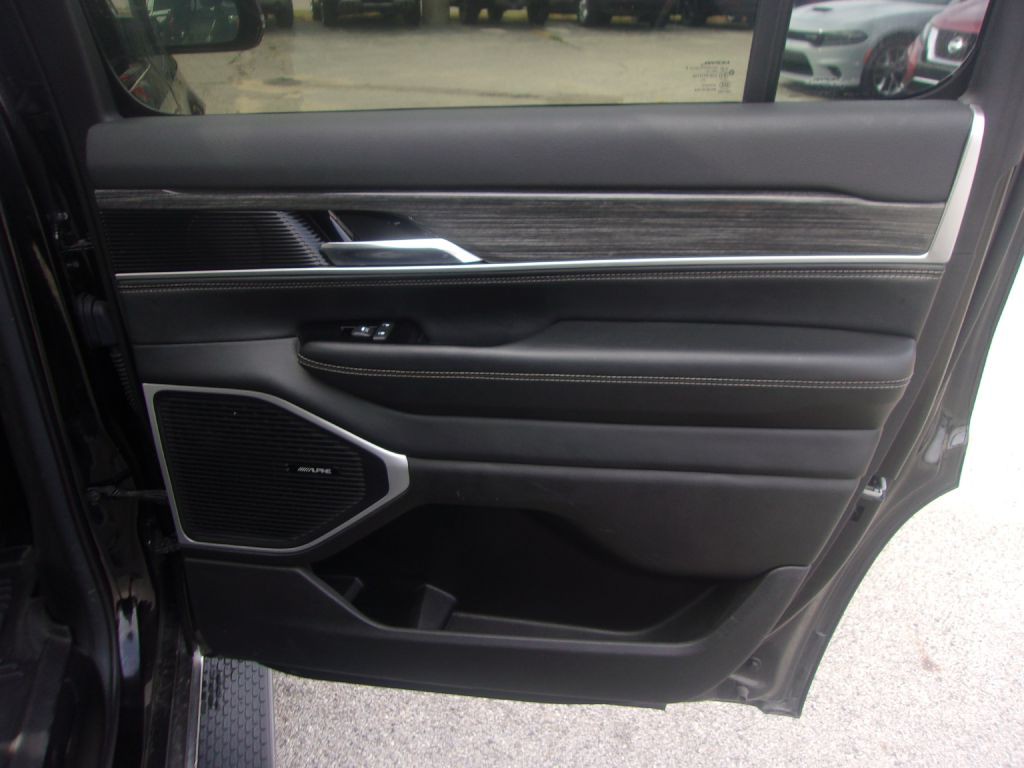 2022 Jeep Wagoneer Image 15
