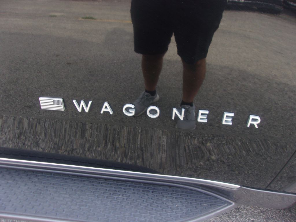 2022 Jeep Wagoneer Image 39