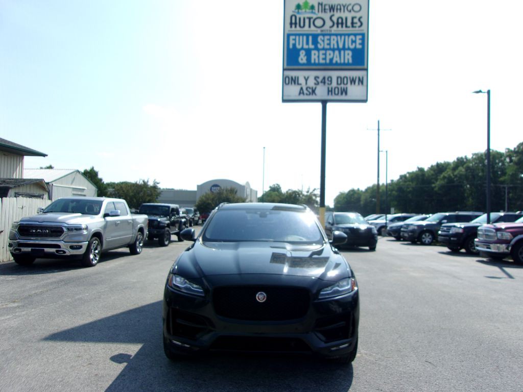 2017 Jaguar F-PACE Image 2