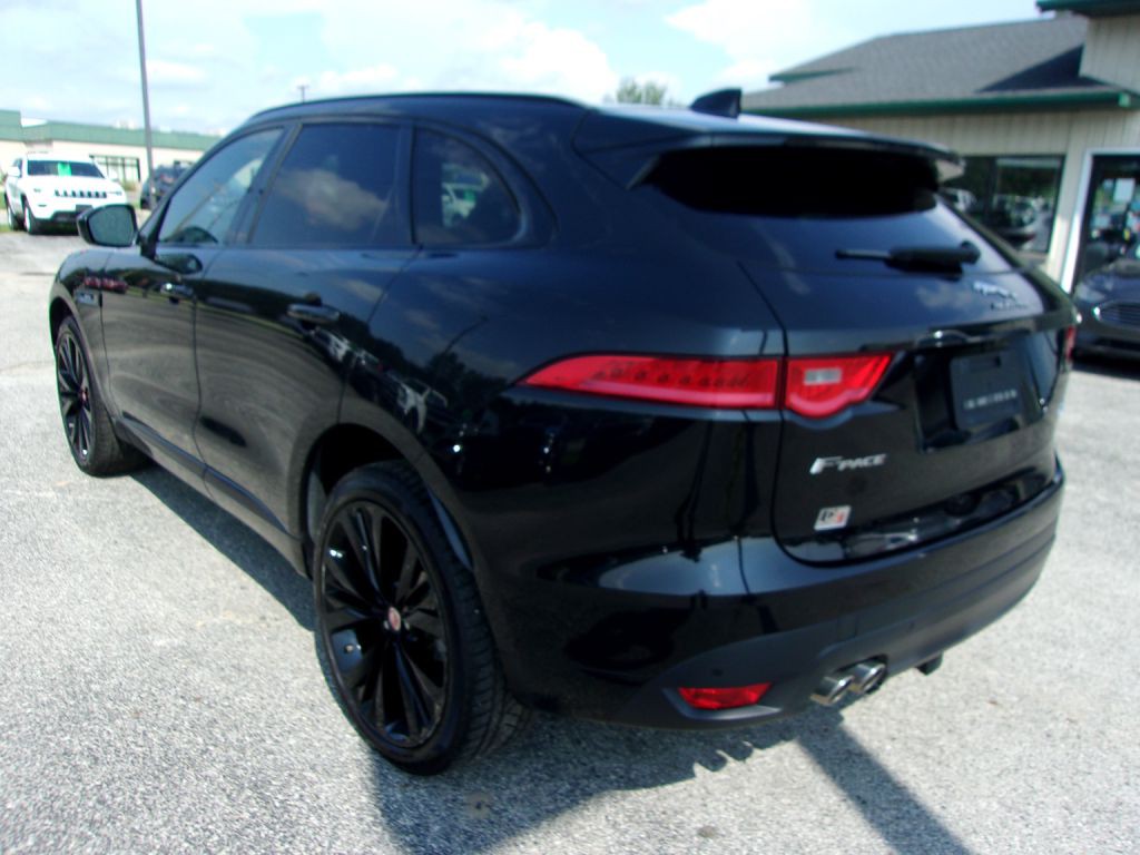 2017 Jaguar F-PACE Image 7