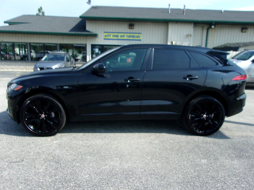 2017 Jaguar F-PACE Image 8