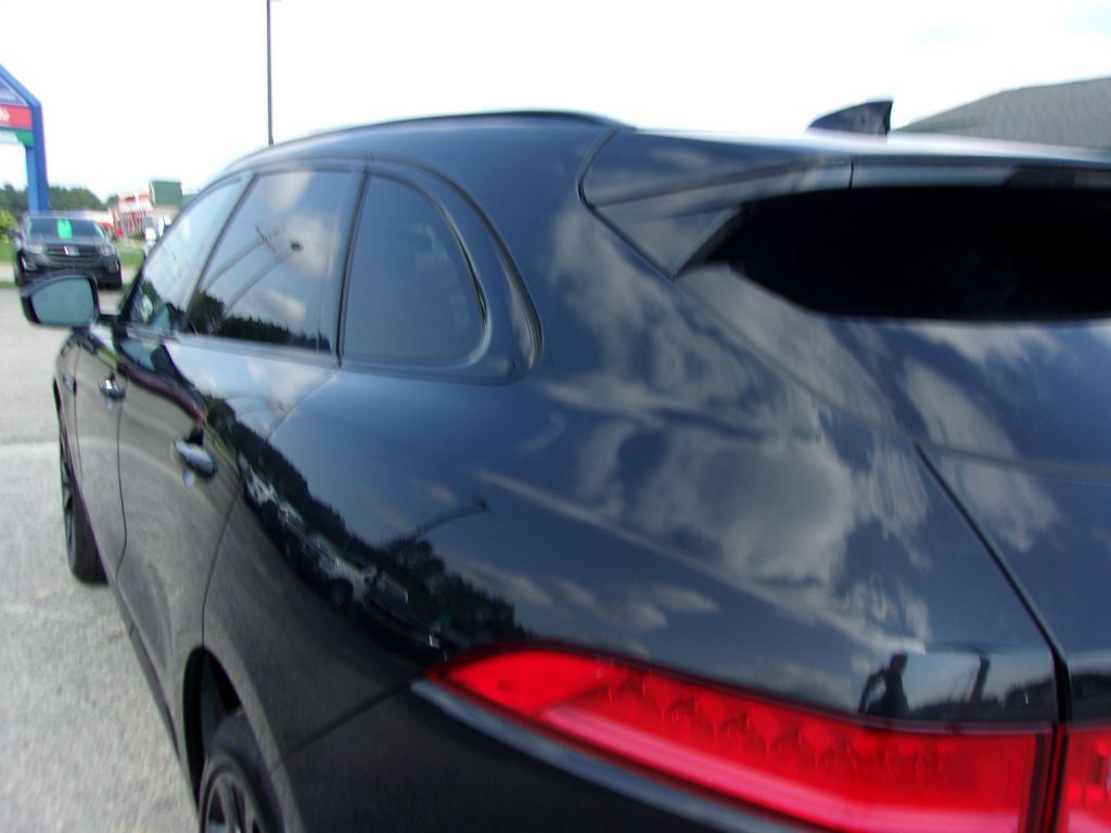 2017 Jaguar F-PACE Image 35