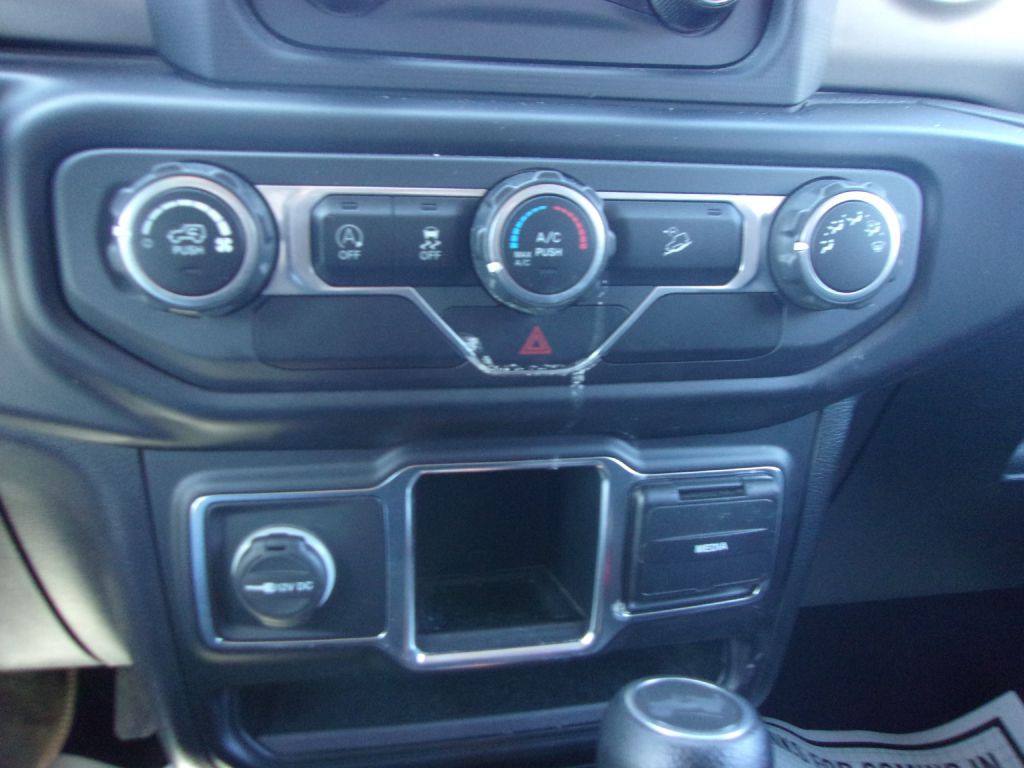 2020 Jeep Wrangler Image 17