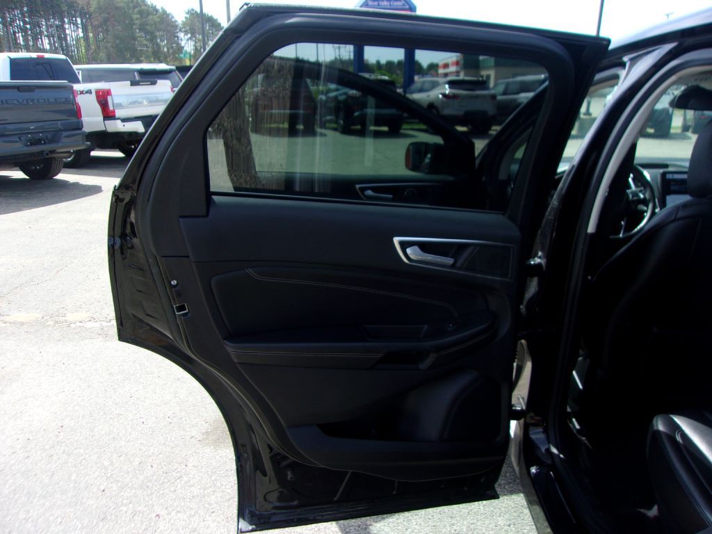 2022 Ford Edge Image 12