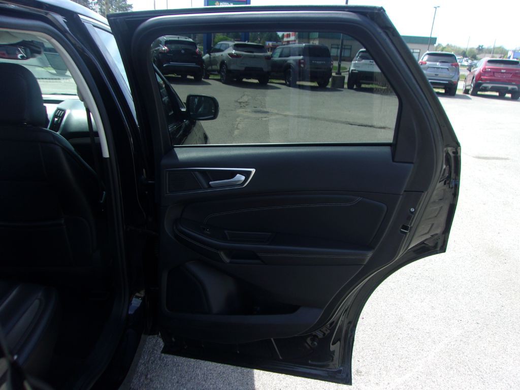 2022 Ford Edge Image 16