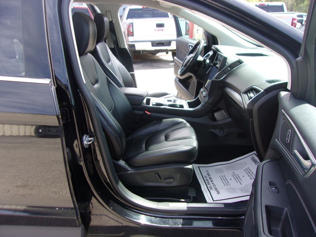 2022 Ford Edge Image 17