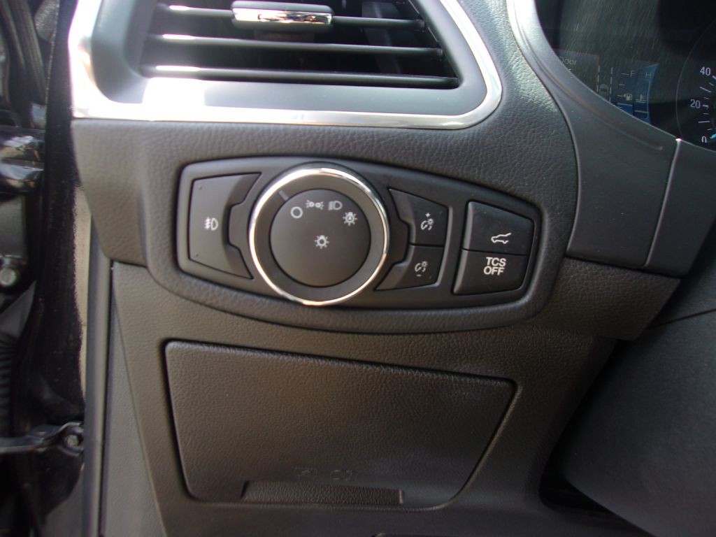 2022 Ford Edge Image 32
