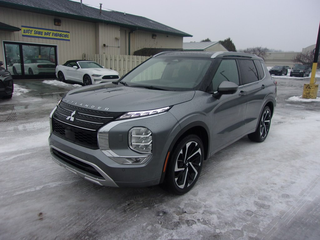 2024 Mitsubishi Outlander Image 1