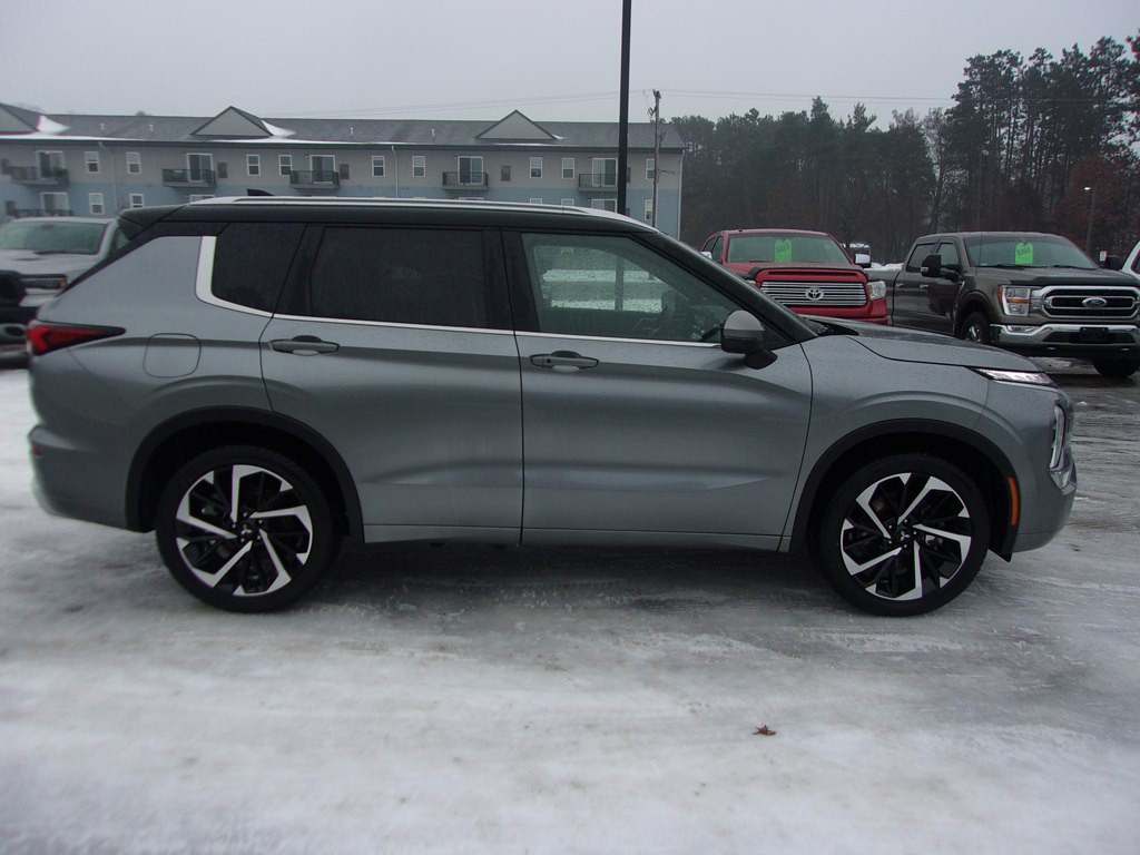 2024 Mitsubishi Outlander Image 4