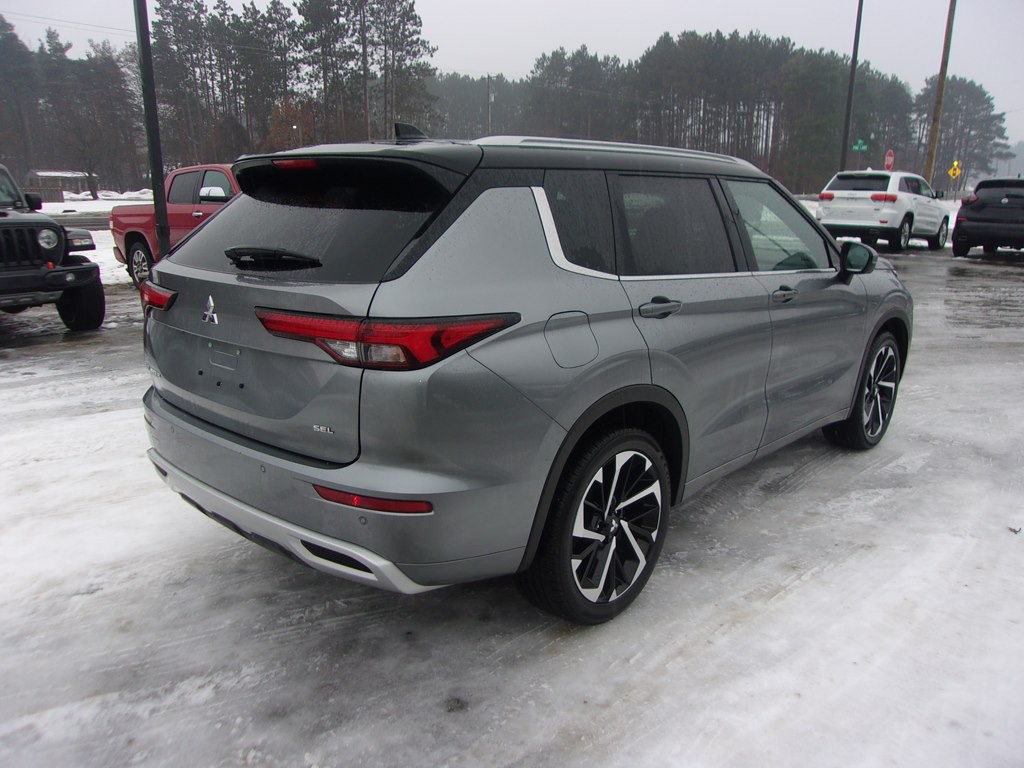 2024 Mitsubishi Outlander Image 5