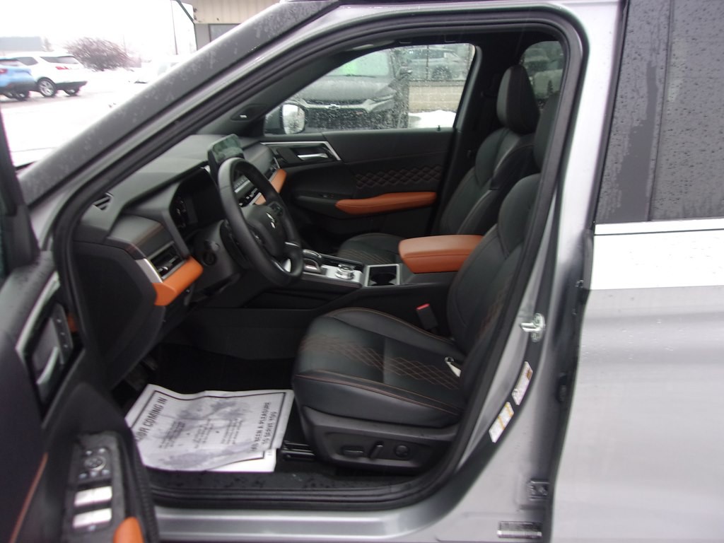 2024 Mitsubishi Outlander Image 9